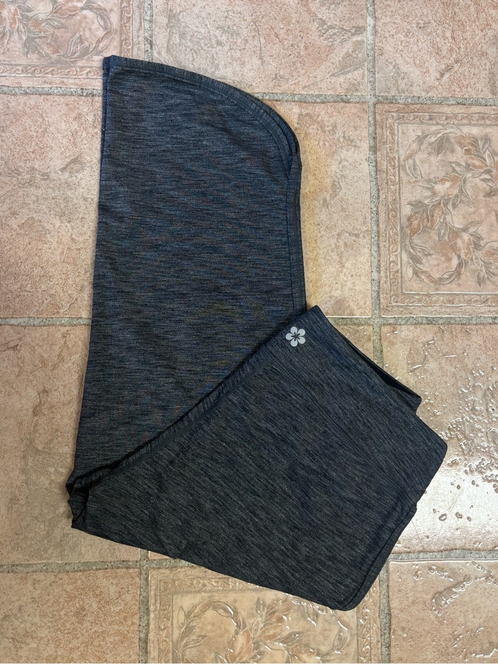 Tuff Athletics crop capris pants